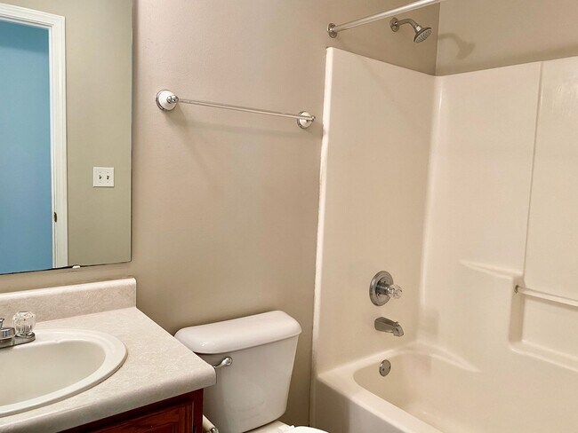 Building Photo - COMING SOON!! Great 3 Bedroom 2 Bathroom R...