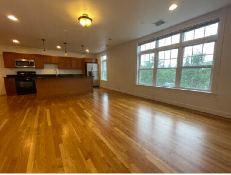 Primary Photo - 59 Circuit St