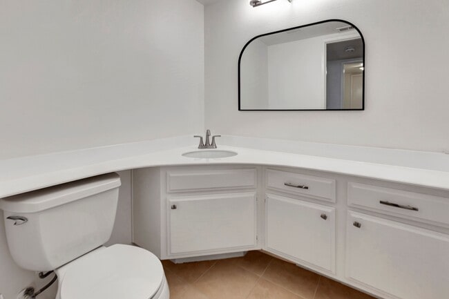 Building Photo - 24946 Ravenswood