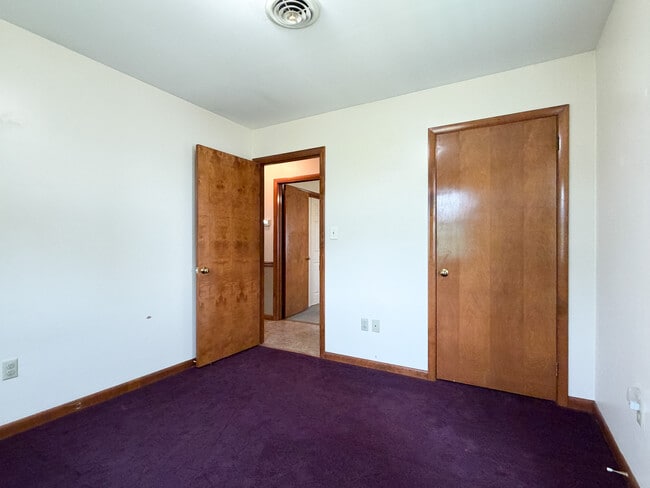 Building Photo - 213 Hahnstown Rd