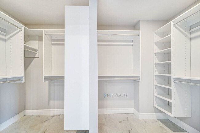 Building Photo - 5060 Porpoise Pl