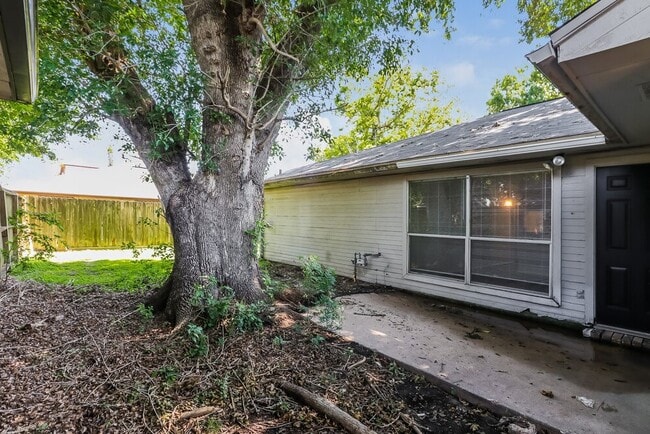 Building Photo - 15306 Evergreen Pl Dr