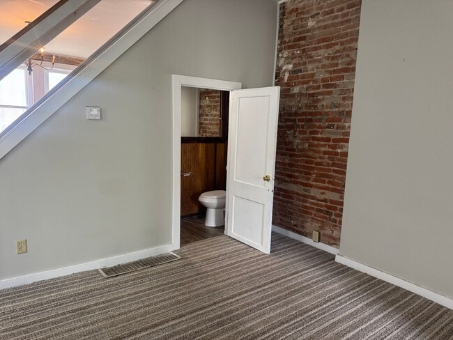 Building Photo - 301 S 13th St