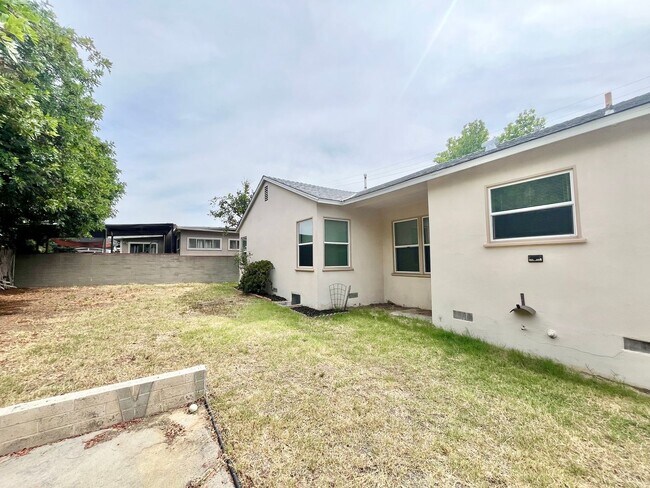 Building Photo - 3BR Home in Fairmount Park - Spacious Yard & Prime Location!