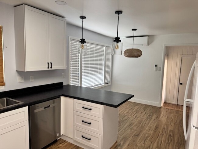 Building Photo - Beautiful West Redding Home with $200 Move...