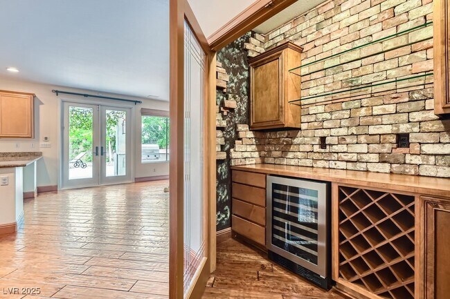 Building Photo - 136 N Ring Dove Dr
