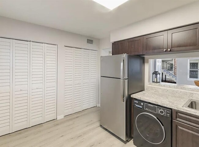 Building Photo - 121 Danube Ave