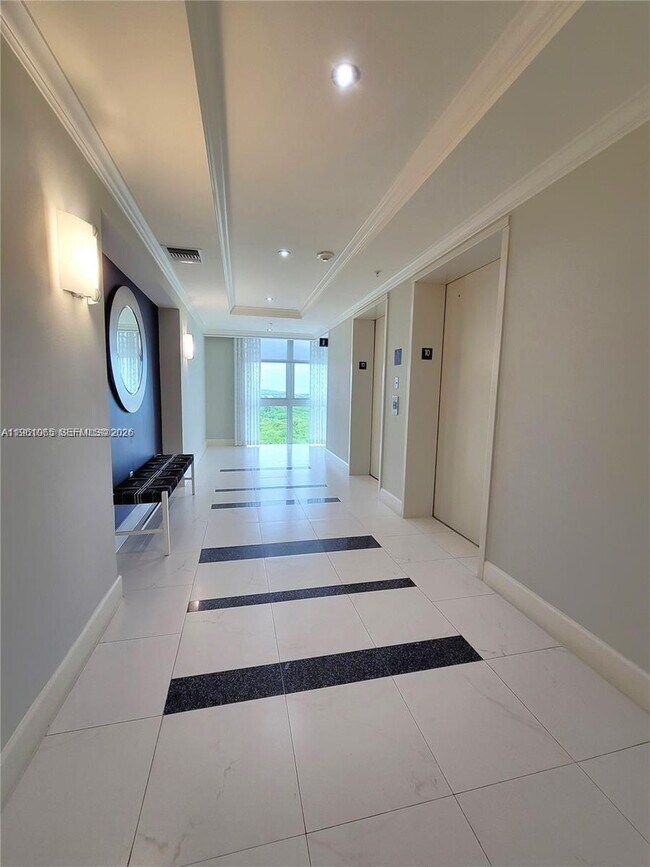 Building Photo - 700 E Boynton Beach Blvd