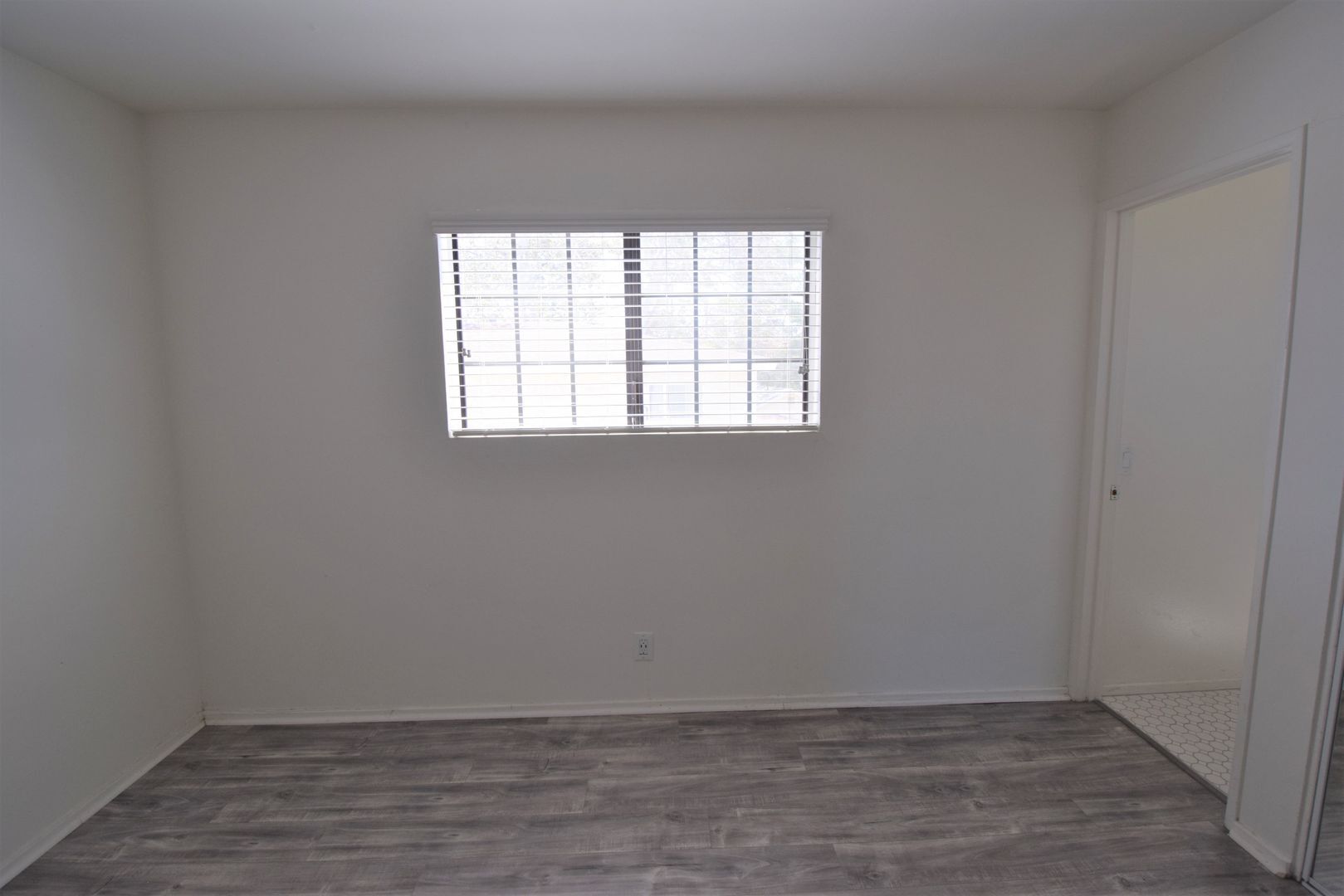 Building Photo - 24822 Walnut St