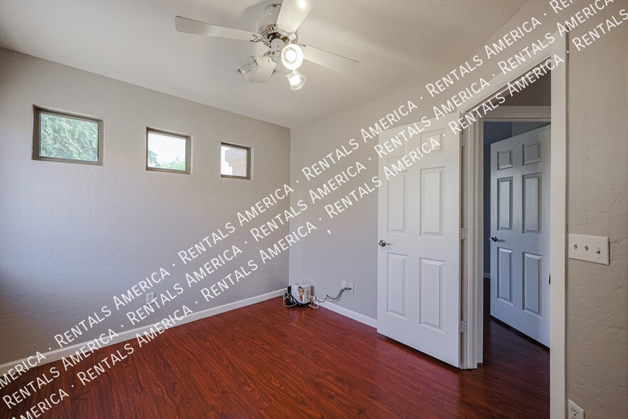 Building Photo - 3440 E Southern Ave