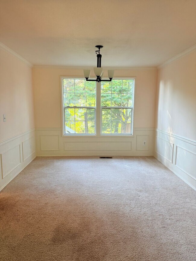 Building Photo - 14815 SE 62nd Ct