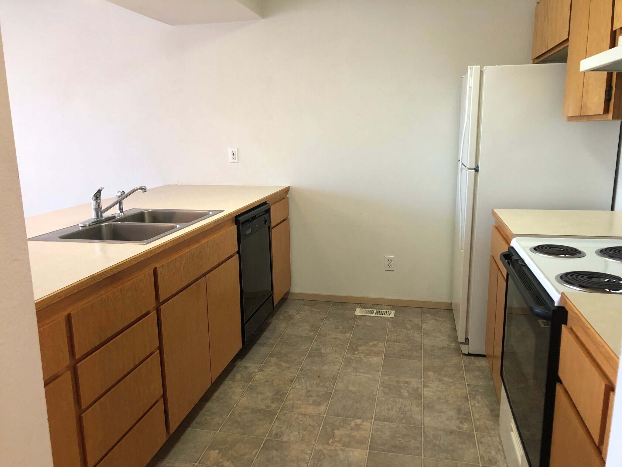 Building Photo - 504 SW City View St