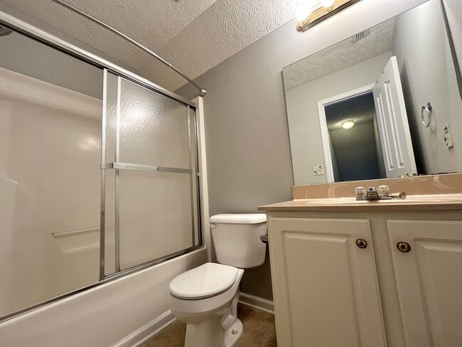 Building Photo - Flexible 4-Bed Home on Corner Lot in Everg...