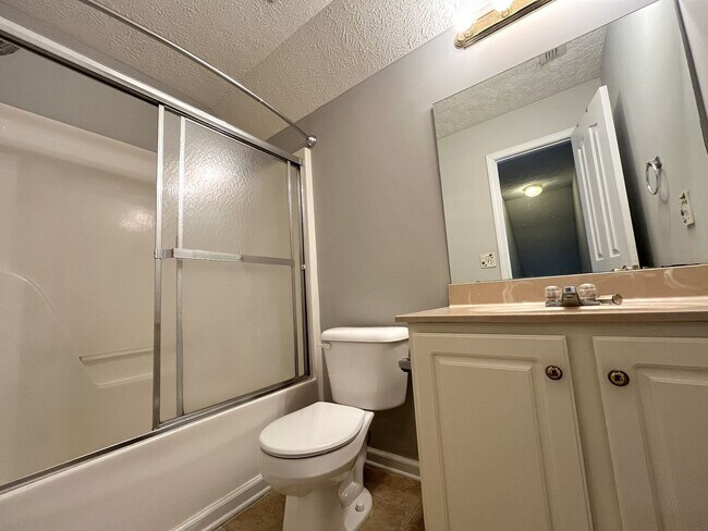 Building Photo - Flexible 4-Bed Home on Corner Lot in Evergreen Farms