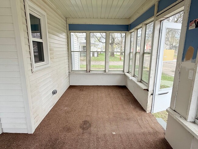 Building Photo - 1701 E Ganson St