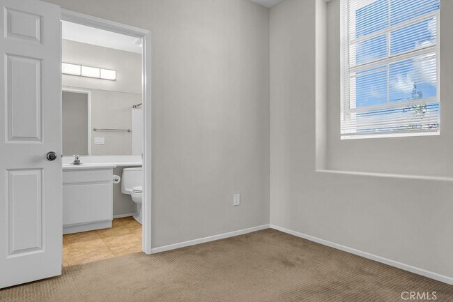 Building Photo - 210 Timberwood