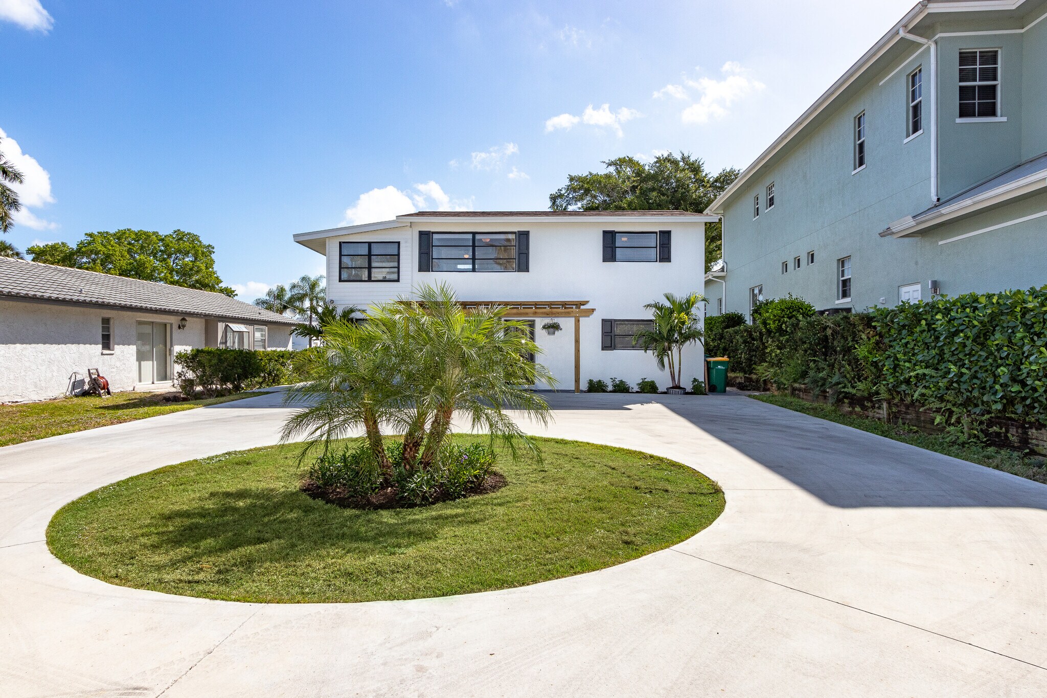 Building Photo - 9262 Vanderbilt Dr