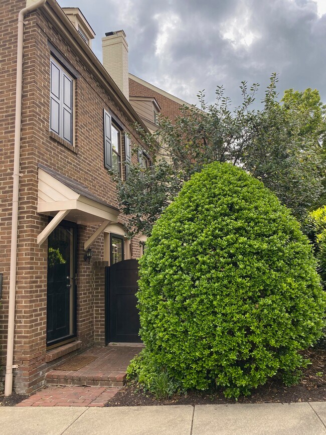 Exterior - 1216 Michigan Ct
