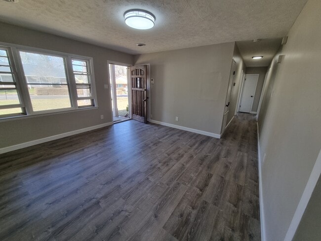 Building Photo - 967 Sanchez Dr