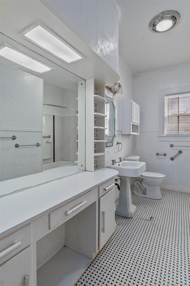 Building Photo - 117 Merrick St