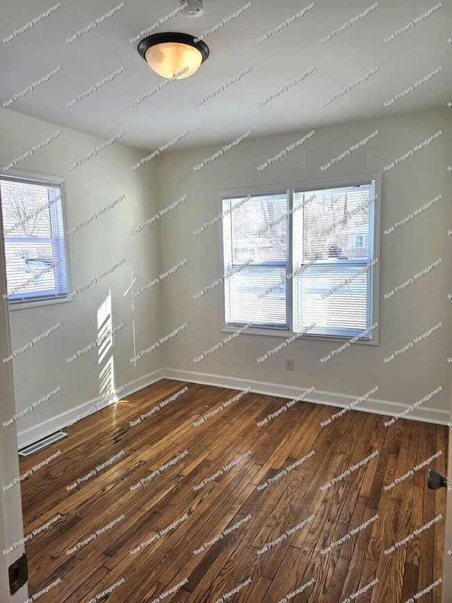 Building Photo - 3 Bedroom Cape Cod