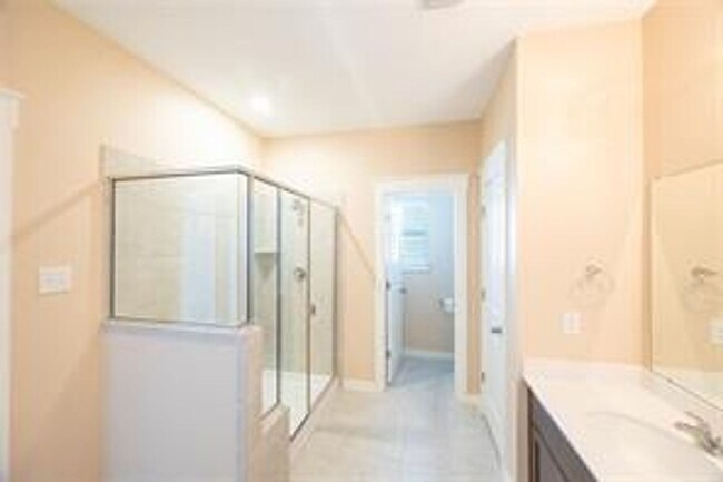 Building Photo - Spacious Condominium