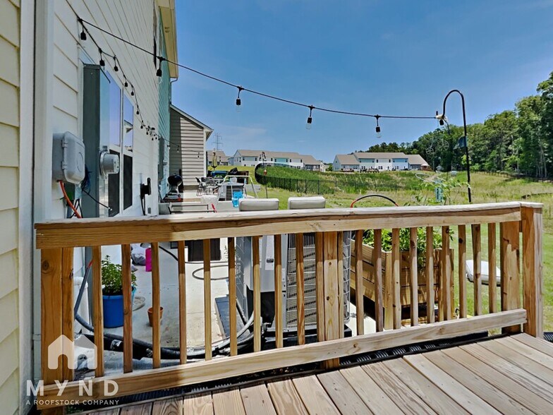 Building Photo - 8645 River Ridge Dr