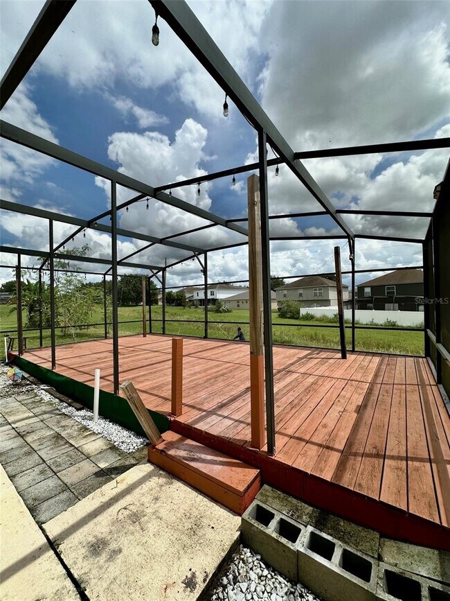 Building Photo - 410 Canna Dr