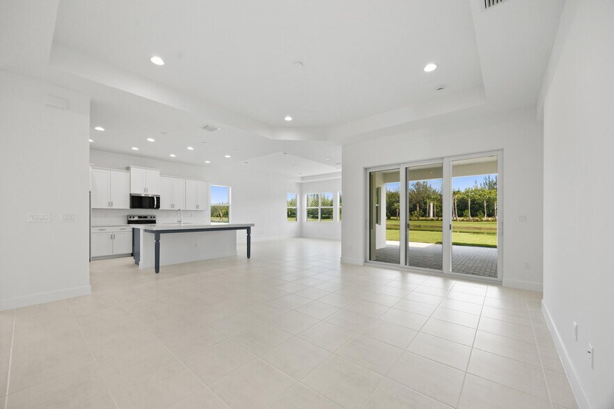 Building Photo - 15144 Wildwood Cir