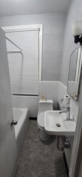 Building Photo - 3068 N Percy St