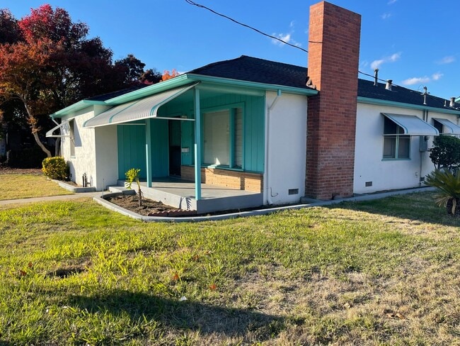 Building Photo - Great 4 bedroom 2 bath home