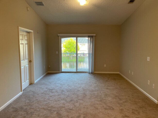 Building Photo - Spacious 3 Bedroom Condo in Villa Beaucler...