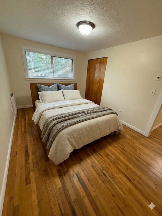 Building Photo - 18021 SW Tualata Ave