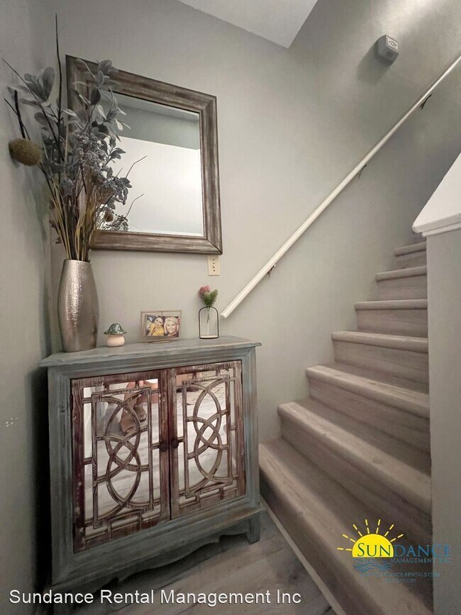 Building Photo - 2 br, 1.5 bath House - 217 Oak Street SE U...