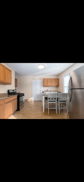 Building Photo - 125 High St