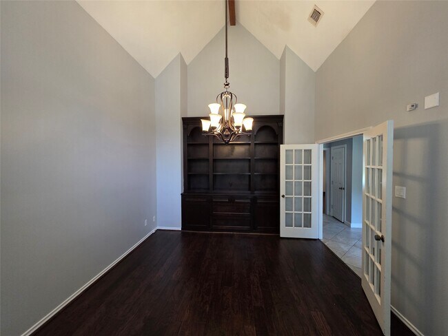 Building Photo - 16806 Sandypine Cir