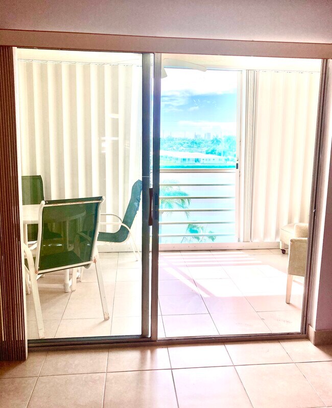 Building Photo - 321 SE 3rd St