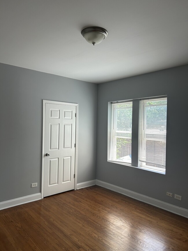Building Photo - 8415 S Ingleside Ave