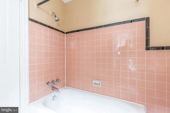 Building Photo - 2032 Chestnut St