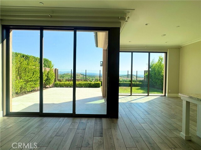 Building Photo - 110 Statura
