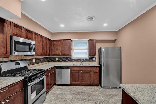 Building Photo - 1842 Hood St