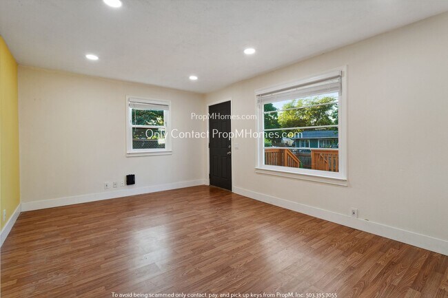 Building Photo - Two Bedroom, Single Level with an Entry Ramp - Large Fenced Yard!