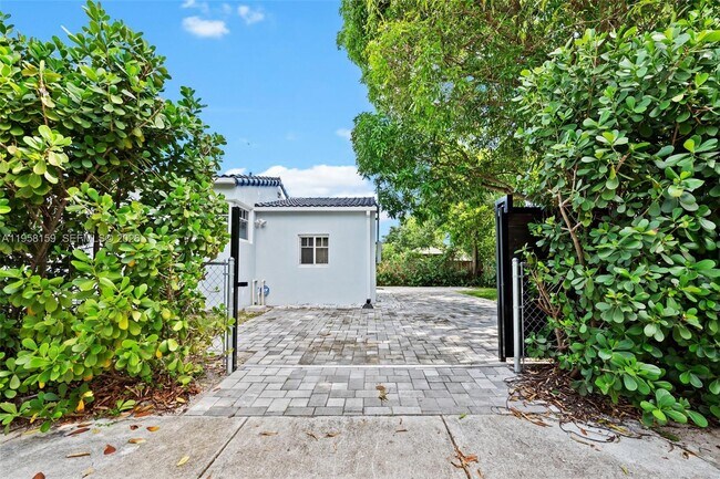 Building Photo - 2396 SW 20th St