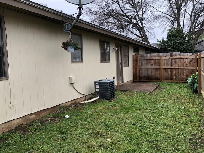 Building Photo - 2008 Conestoga Trail