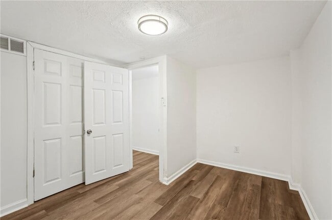 Building Photo - 4042 Sweetbriar Ln