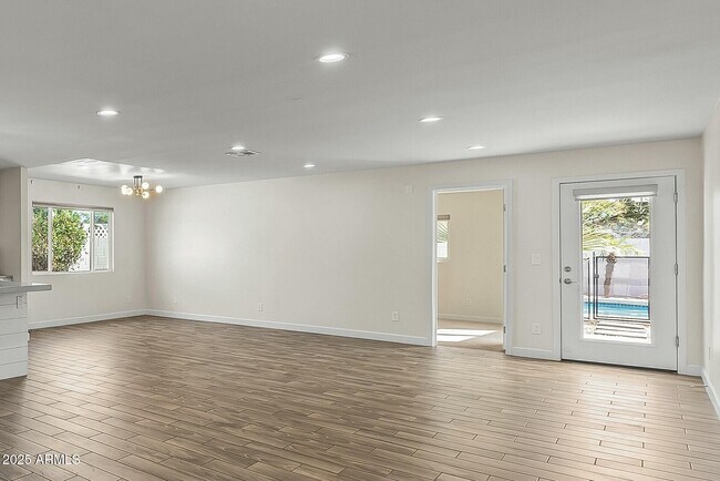 Building Photo - 5247 N 8th Pl