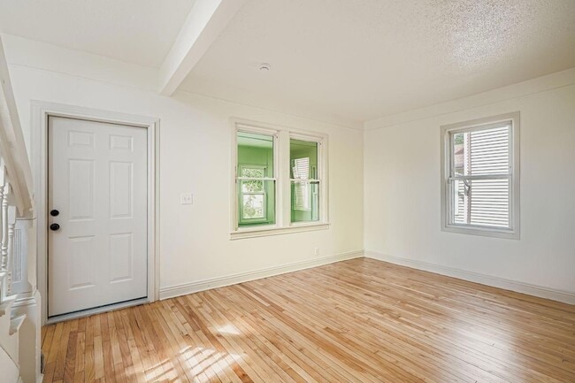 Building Photo - 610 Fairview Ave N