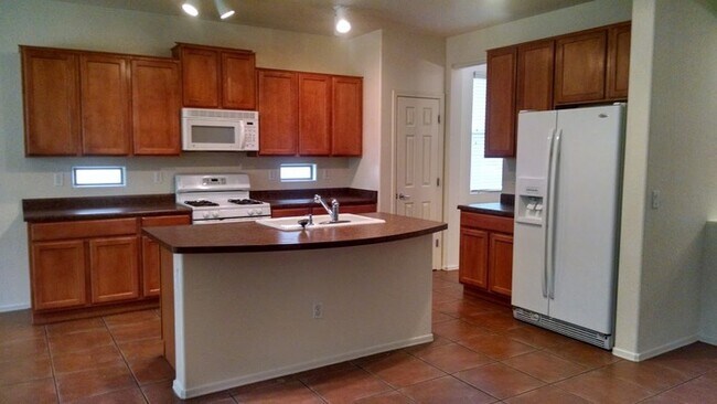 Building Photo - Great Rental 3 Bed 2 Bath at Ellsworth and Rittenhouse