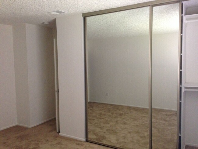 Building Photo - Beautiful CONDO for rent ! Shady Oaks Dr.!!!