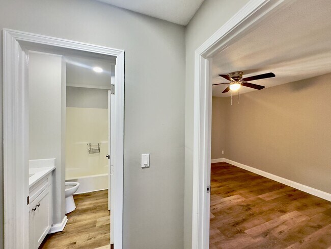 Building Photo - ! Beautiful 2BA/1.5BR Townhome in Gulf Highlands!